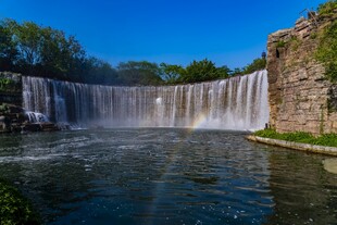 深圳世界之窗的瀑布彩虹
