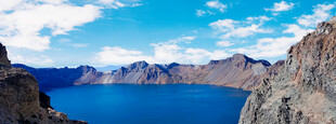 壮丽高山湖泊美景