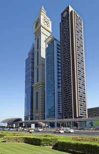 迪拜高楼林立的城市景观