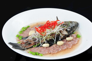 肉饼蒸鲫鱼