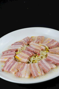 豆芽蒸咸肉