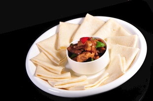 小炒肉配面饼