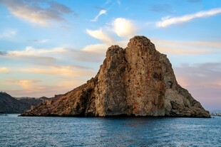 海边孤岩