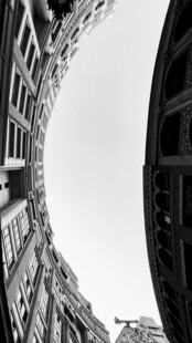 仰视城市高楼建筑景观