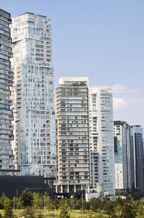 现代都市高楼林立景观