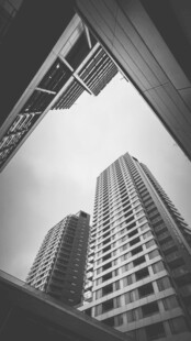 仰观都市高楼