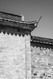 中式古建筑屋檐一角
