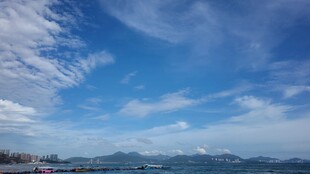 蓝天碧海间的美丽景致