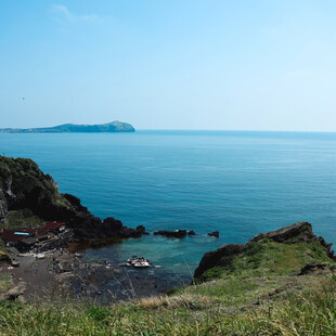 海边青山碧海美丽景致