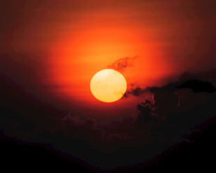 夕阳西下的壮丽天空