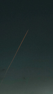 夜空中的流星轨迹