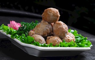 美味肉丸摆盘精致