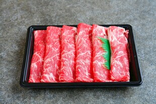 新鲜牛肉卷摆盘展示