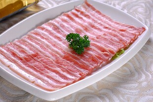 新鲜美味的条状五花肉