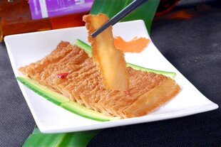 筷子夹起的美味千层肚