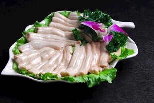 精美摆盘的鲜嫩白切肉
