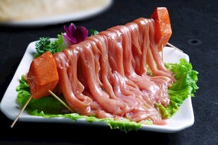 新鲜猪天梯摆盘点缀生菜