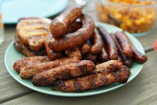 美味烤肉烤肠拼盘