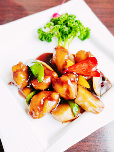 美味红烧鸡块与蔬菜搭配
