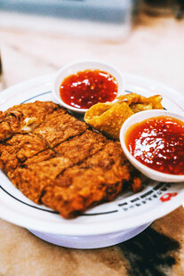 香酥炸鸡排配双味蘸酱