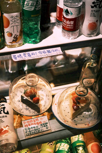 冰箱内的多样食物与饮料