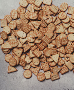 香脆饼干碎片特写
