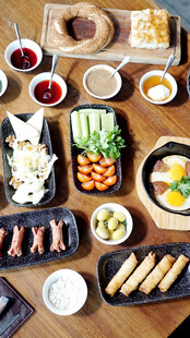 丰盛日式料理美食拼盘
