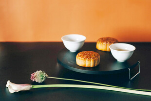 中式茶点与雅致插花