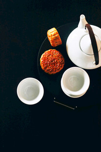 中式茶具与点心组合