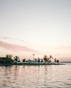 湖畔日落美景