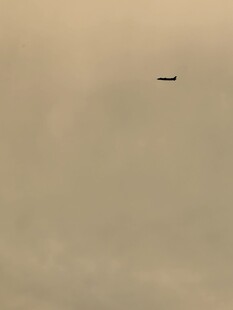 天空中飞行的神秘物体