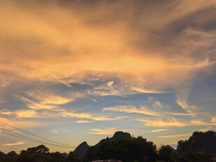 黄昏时分绚烂天空景色