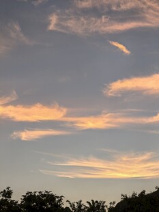 黄昏时分绚烂天空美景