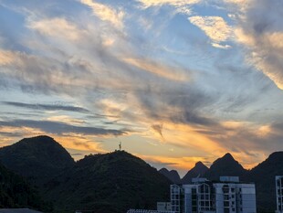 山间日落美景