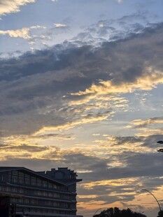 城市黄昏天空绚丽云彩
