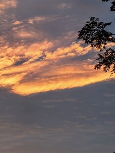 夕阳下绚烂的天空美景