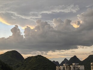 山间云霞美景