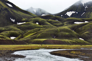 山间绿野溪流自然美景