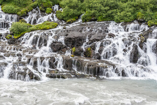 山间瀑布流水景观
