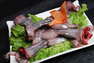 新鲜生牛蛙食材