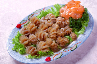 美味螺旋状肉菜摆盘精致