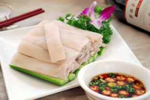 美味白切肉配特色蘸料