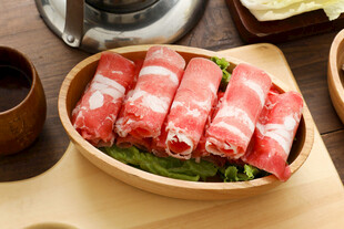 新鲜牛肉卷诱人美食