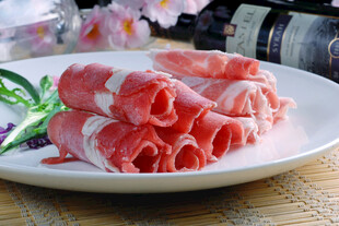鲜嫩牛肉卷美味诱人