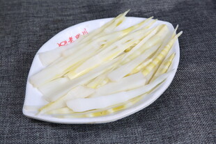 盘中鲜嫩豆芽菜