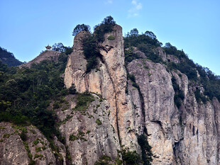 巍峨险峻的壮丽山峰
