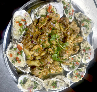 大盘生蚝蒸鸡