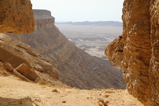 壮丽沙漠峡谷景观