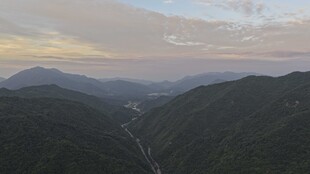 山谷暮色风景