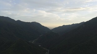 山间暮色美景